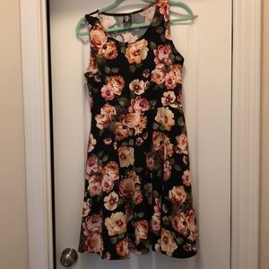 Agnes & Dora Fisher Dress. Large